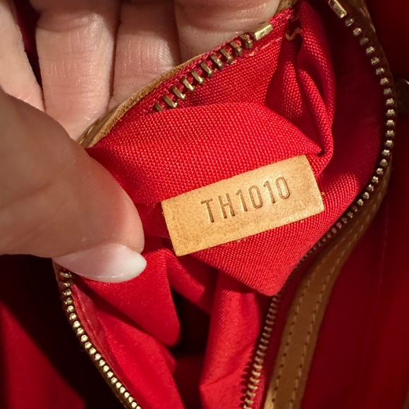 LV w/ COA Reade Shopper Tote MM in Red Vernis - Picture 11 of 16